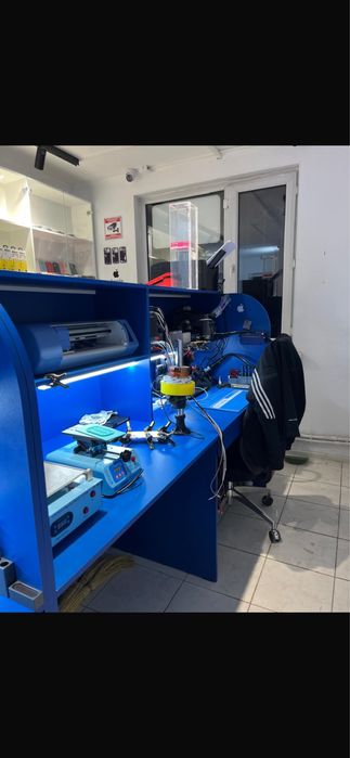 Стол, шкаф стеклянный