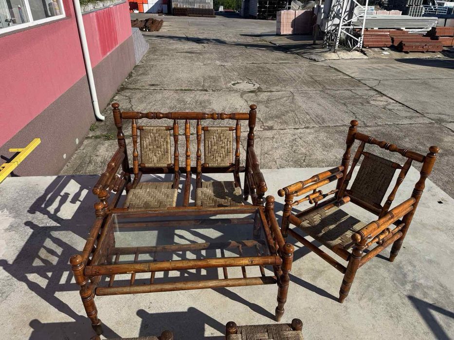 Продавам дървени мебели – комплект маса и столове!