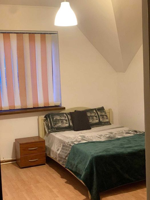 Închiriere vilă elegantă cu 3 dormitoare și curte amenajată – Roman