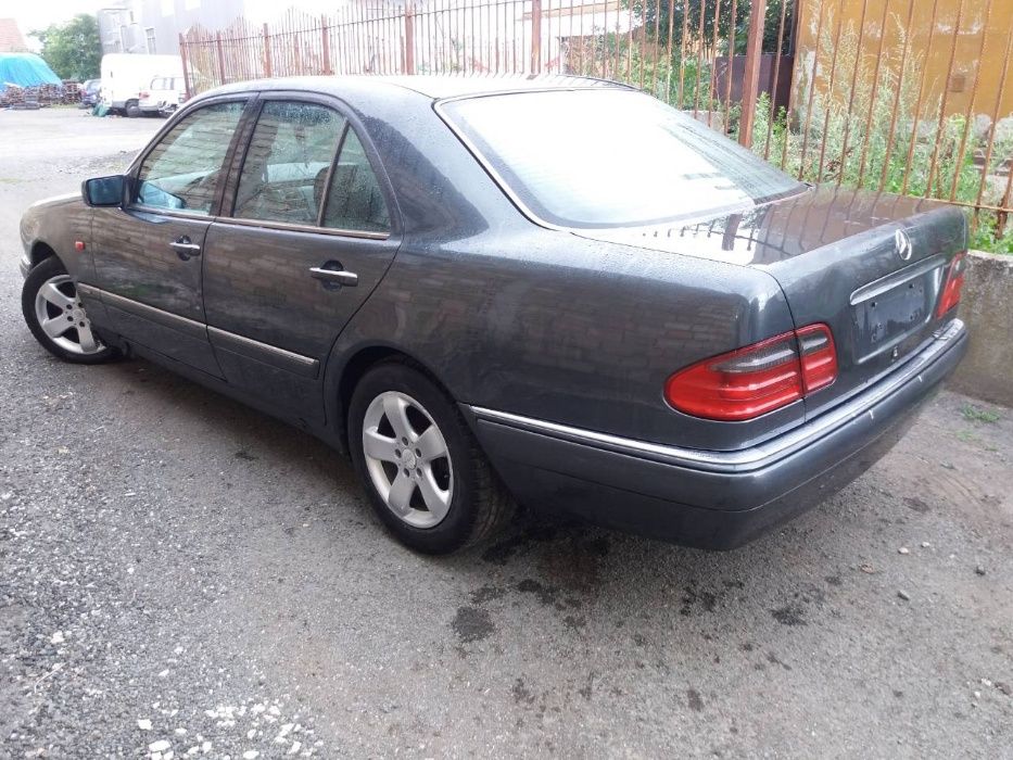 Мерцедес Е 300 95г