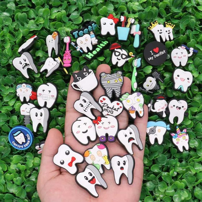 SET 40 Pinuri Pin Accesorii Crocs Saboti Jibbitz, Model Doctor Dentist