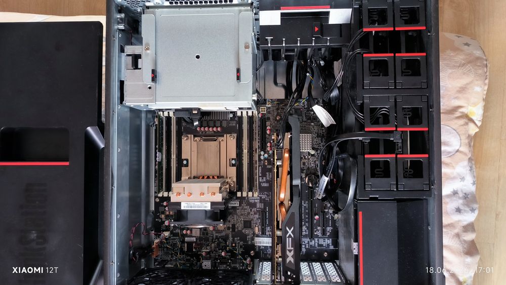 Workstation Lenovo P510 (Xeon 6C/12T, 16GB RAM, RX 470 8GB) - Perfect Editare/Server/Gaming