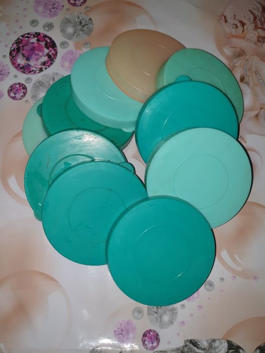 Продаю  банки с крышками