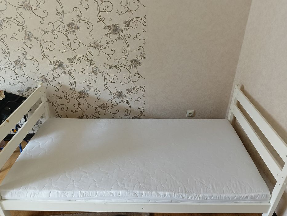 Кровать детская с матрасами