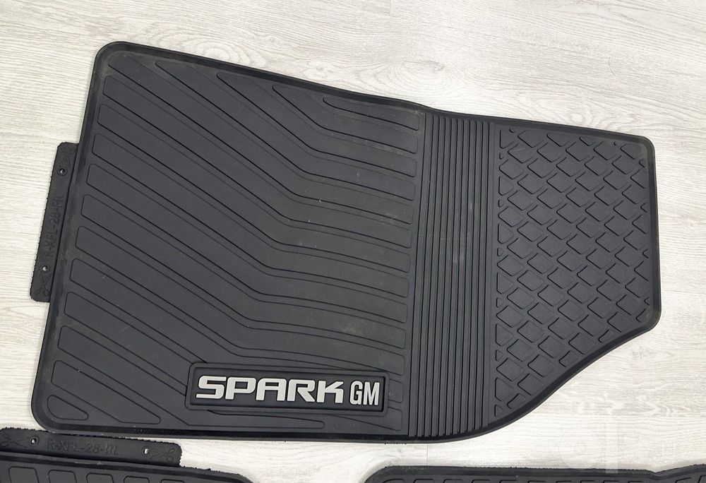 Полик для автомобиля Spark