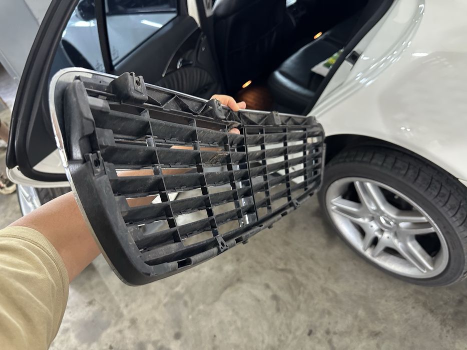 W211 решетка радиатора до рест, оригинал