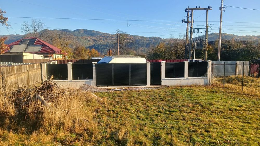 Casă la roșu+geamuri, de vânzare