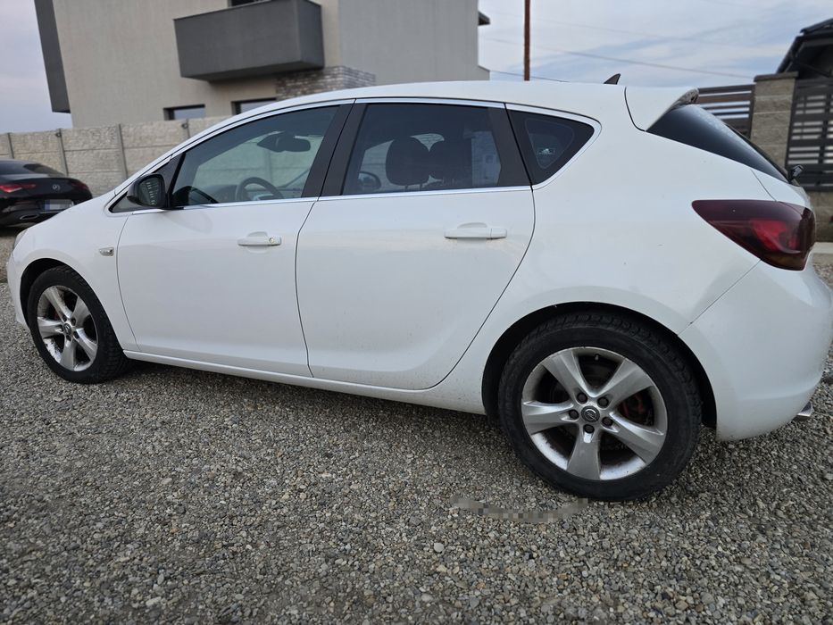 Opel Astra J 2010 | 1.6 Turbo 180 CP | Doar 100.000 KM reali | Dotări de top