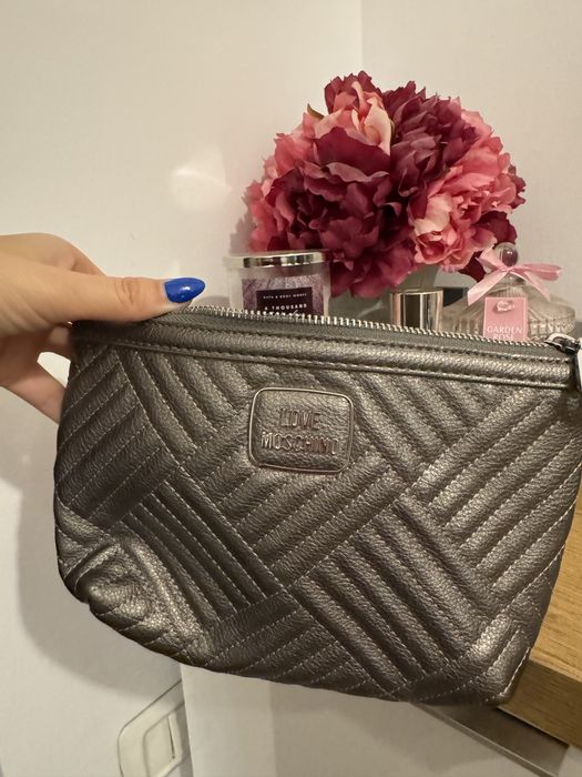 Vand geanta plic originala Love Moschino