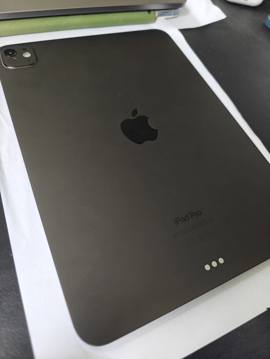 Продава iPad Pro 11" M4 / 256GB