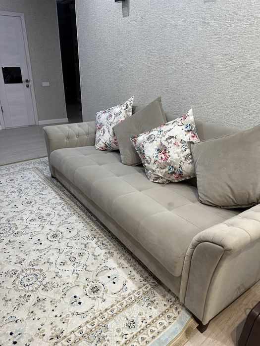 Продам шикарный диван с подушками