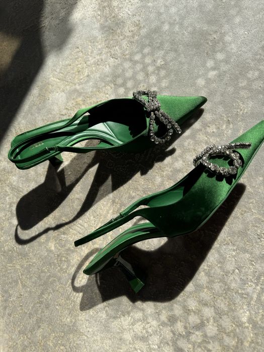 Женская обувь.