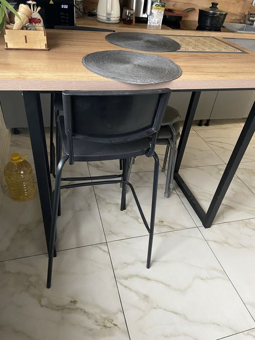 Продам барный стол и стулья (стулья икея )