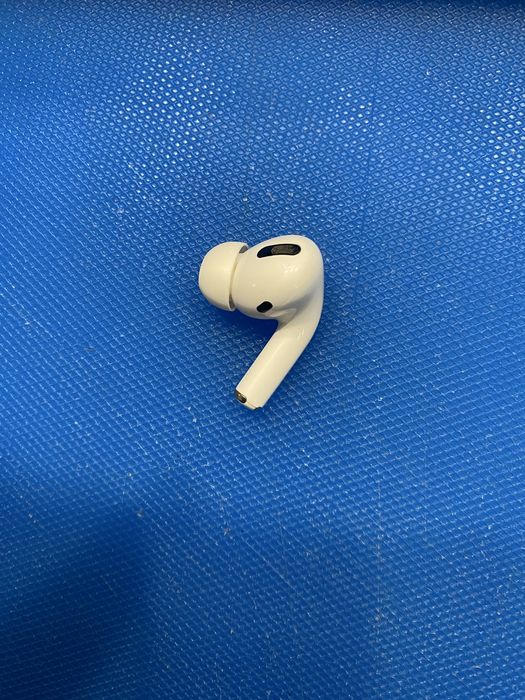Правое ухо airpods pro