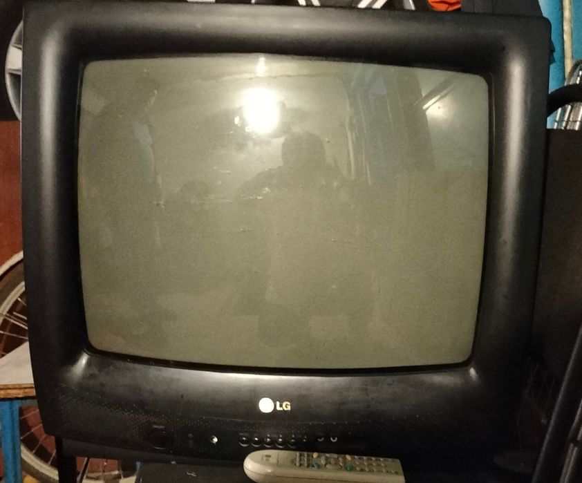 Продам  цветной телевизор LG