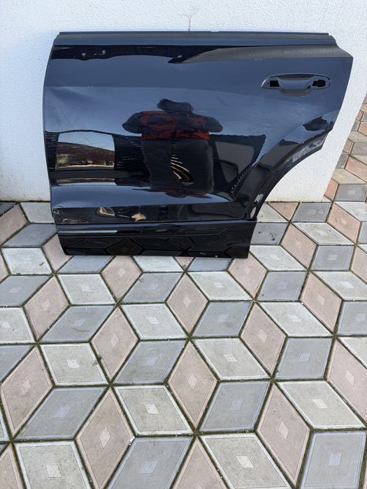 Usa stanga spate Audi Q8