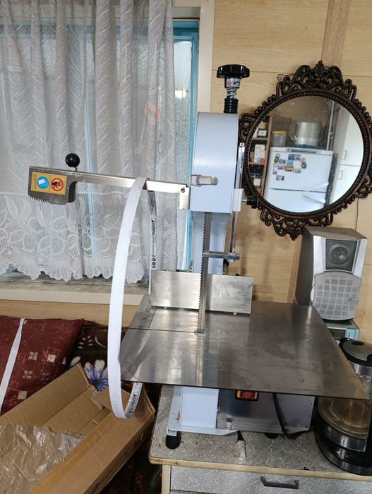 Продам станок для резки костей модель QG-250.