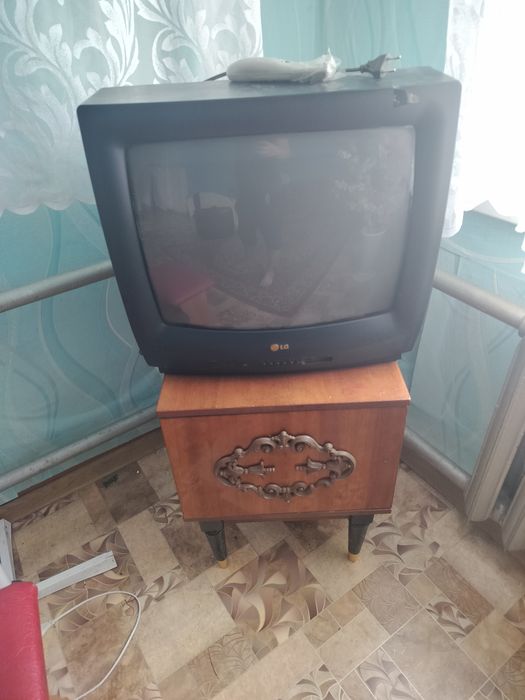 Продам дёшево телевизор  элджи