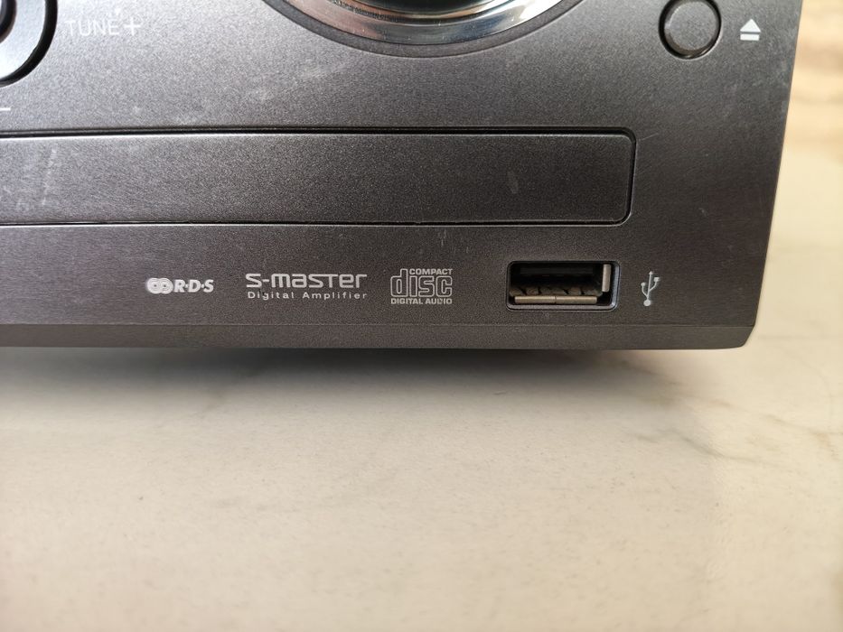 Sony HCD MX 500 I, CD, dock ipod, radio FM, USB, auxiliar in