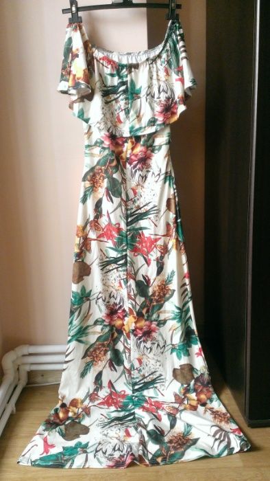 rochie cu umeri lasati noua cu eticheta