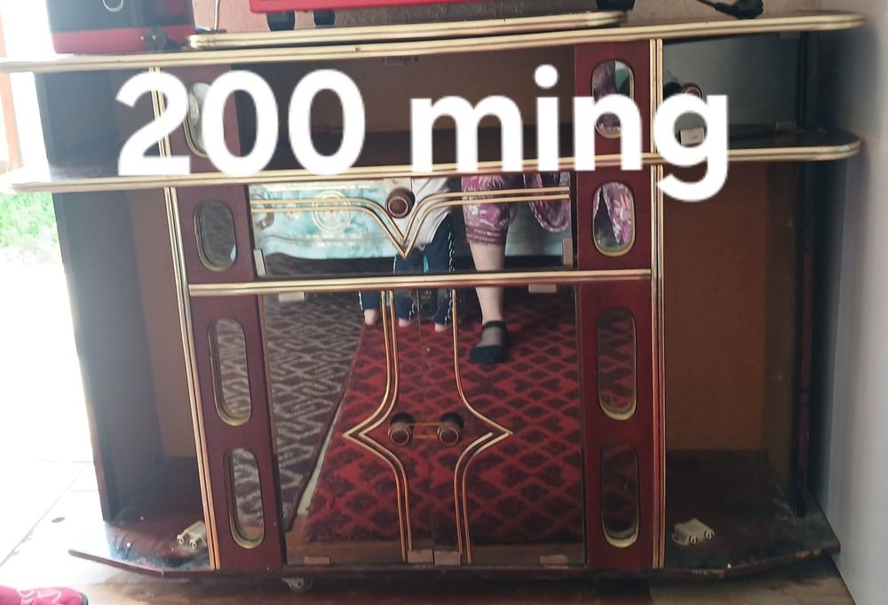 12 kishilik stol sutul sotiladi