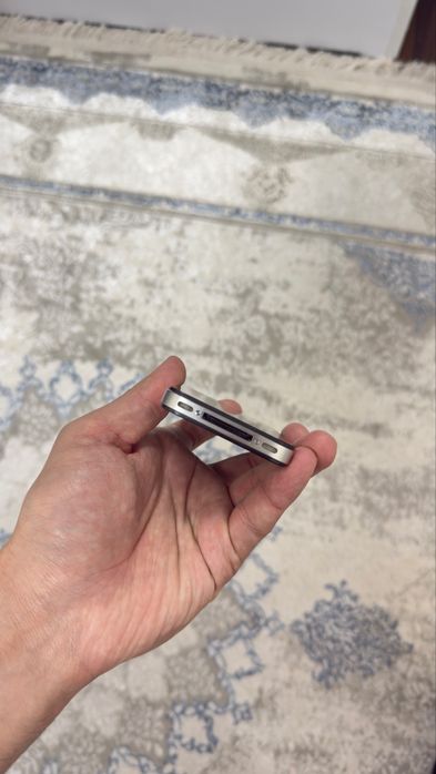 iPhone 4S 16GB LEGENDA