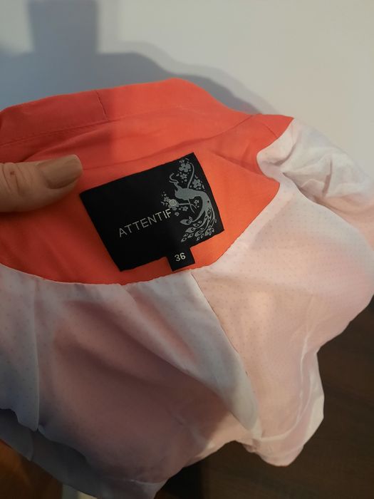 Vand sacouri în stare foarte buna