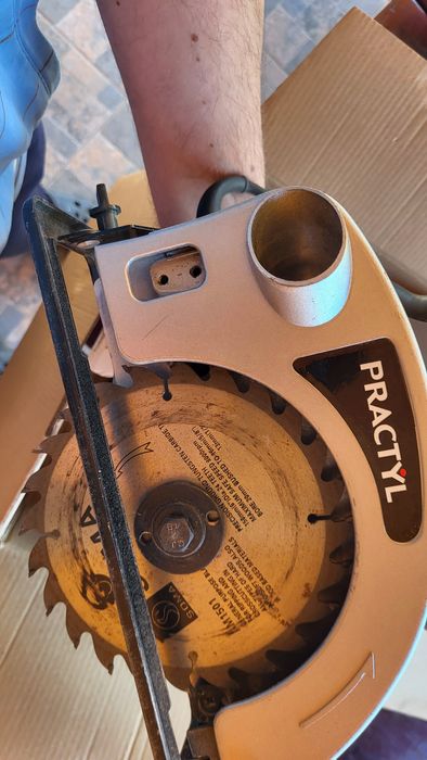 Fierăstrău circular