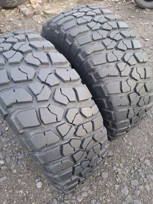 Vand 2 anvelope 32×11.50R 15 LT bune fara defecte