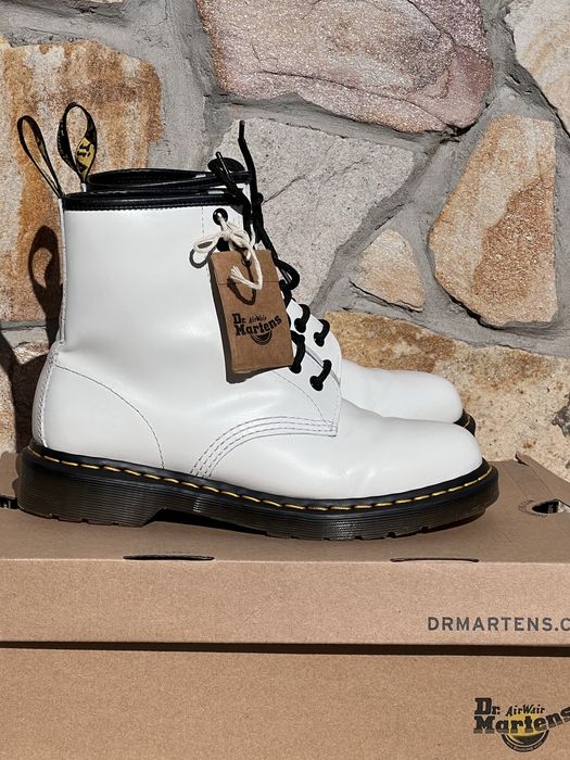 Боти от естествена кожа Dr. Martens