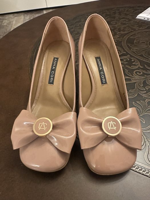 Pantofi cu toc din piele lacuita