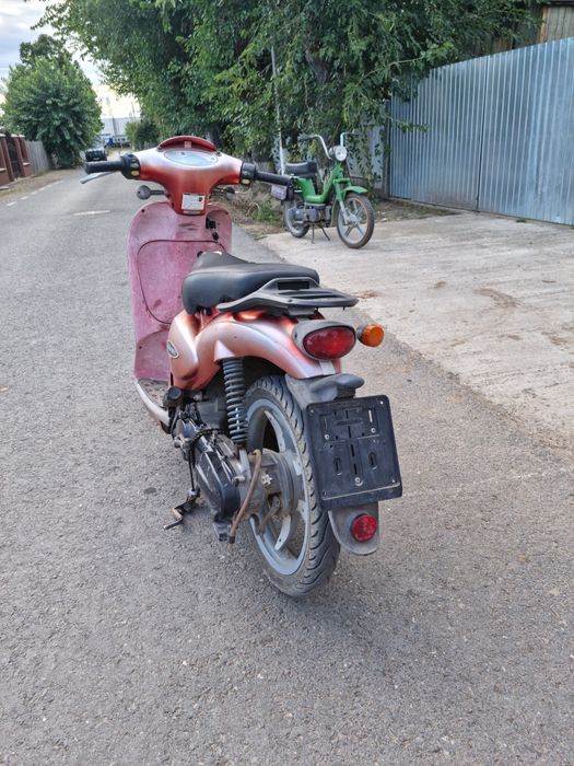 Vând Scarabeo 100cm³