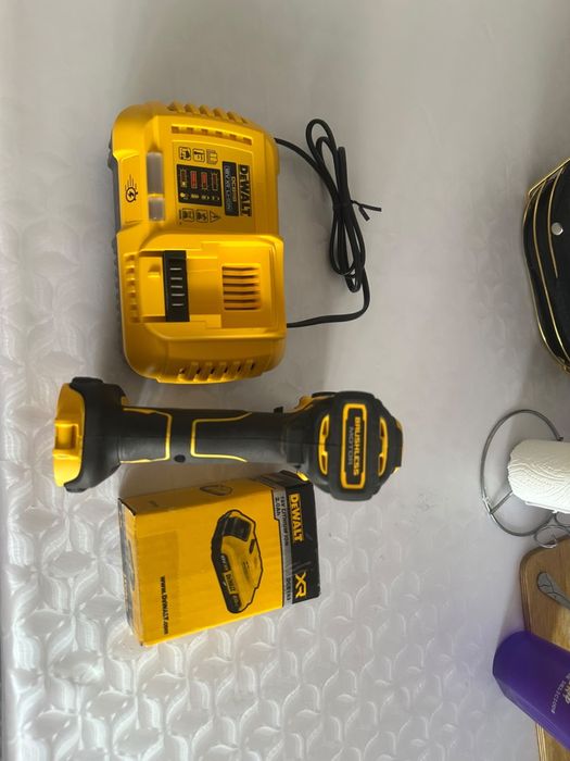 Продам дрель-шуруповерт DeWALT