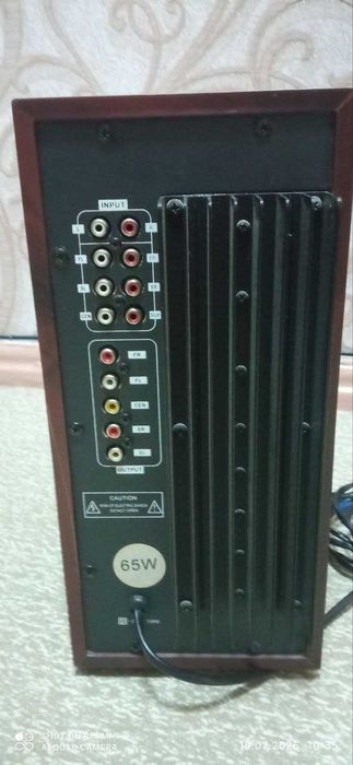 Усилитель с 5 колонками.