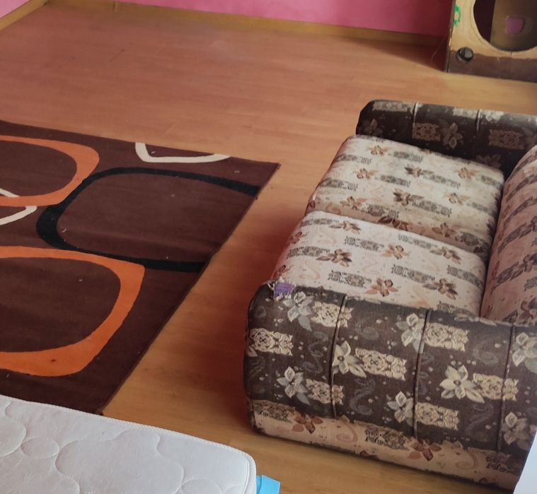 Спалня и канапе .