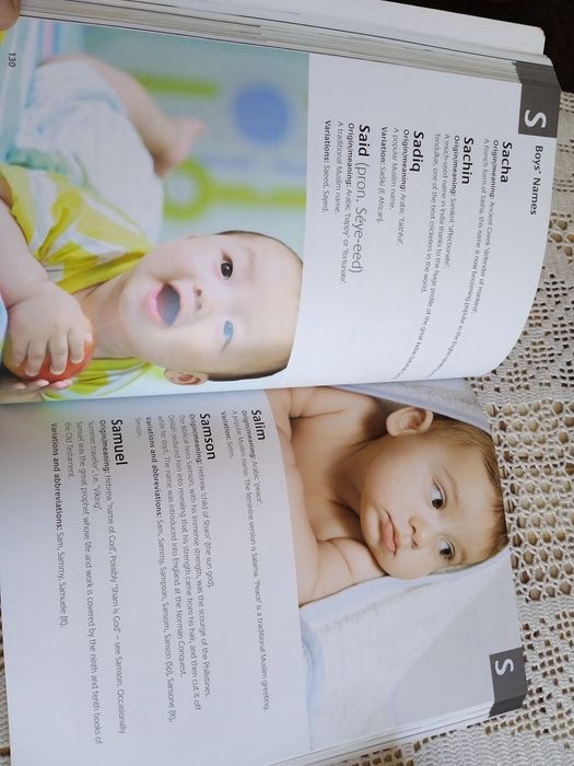 НОВ комплект книги за избор на име на бебе