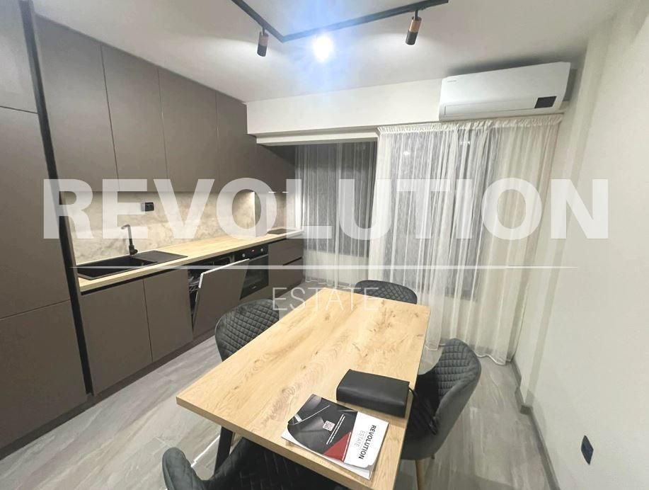 Дава се под наем Тристаен апартамент в Варна, Цветен квартал - 90 кв.м за 750 € - Снимка #1