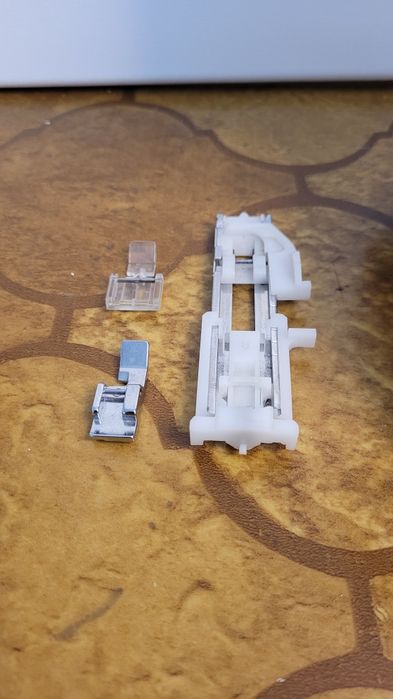 Продам швейную машинку Janome