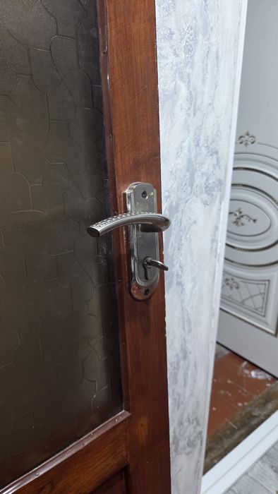 Продается деревянная дверь