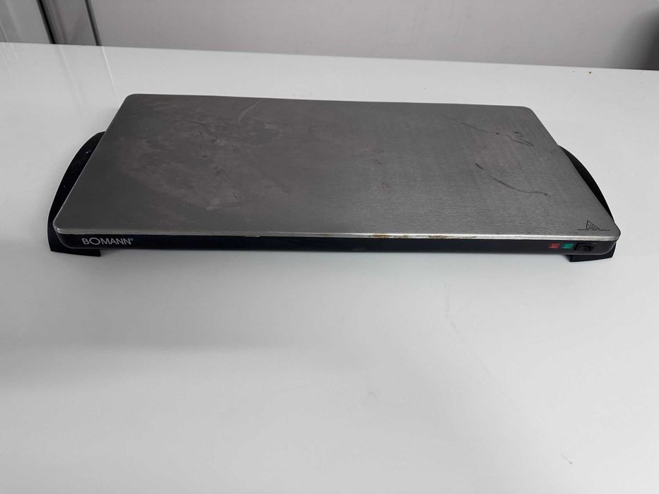 Vand placa electrica Bomann pentru mentinerea mancarii calde