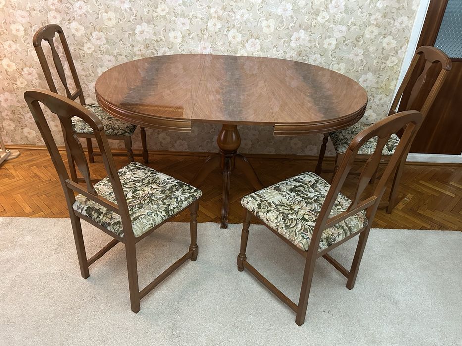 Set masa lemn masiv, extensibila + 4 scaune tapitate