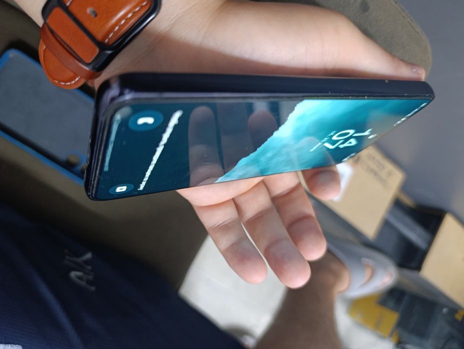Samsung S23 и iPhone 11