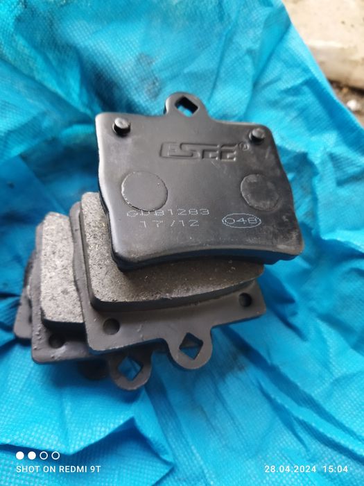 Продам задний колодки тормозные на Мерседес с 180 новые новые и поворо