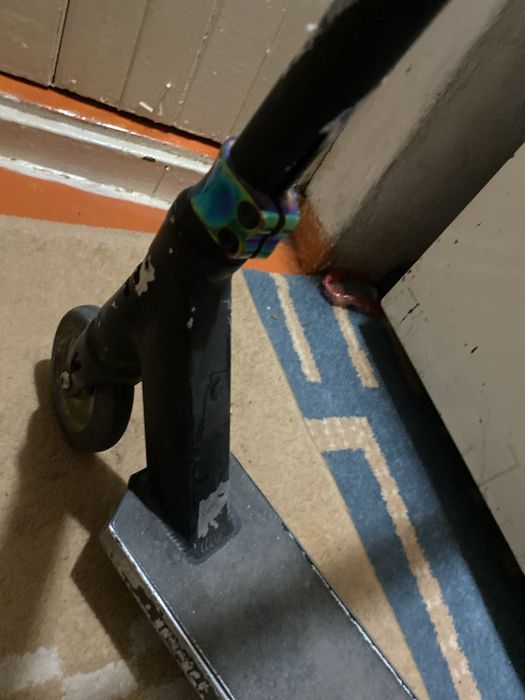 Продаю самокат трюковой гарантии нету