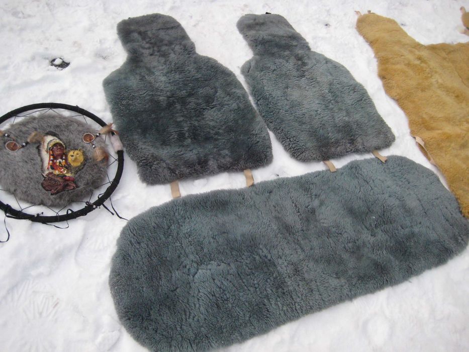 Чехлы из натурального меха с креплениями на кресла и машину