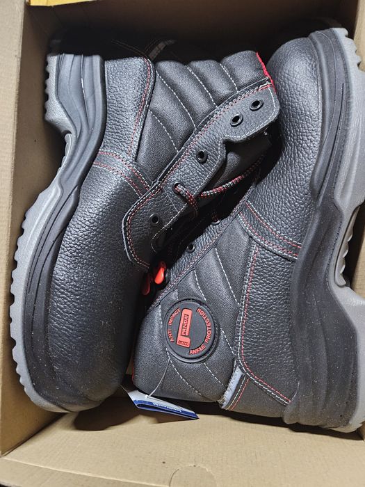 Работни обувки нови