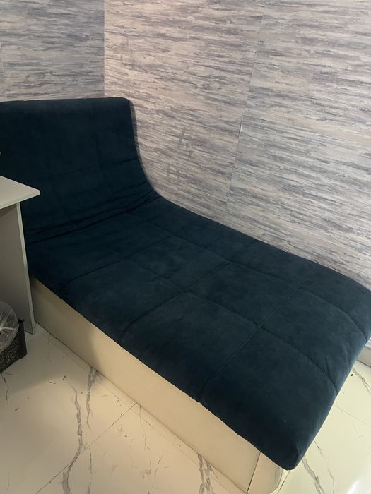 Продам диван темно синего цвета