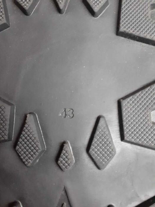 Кроссовки зимние, кожаные.