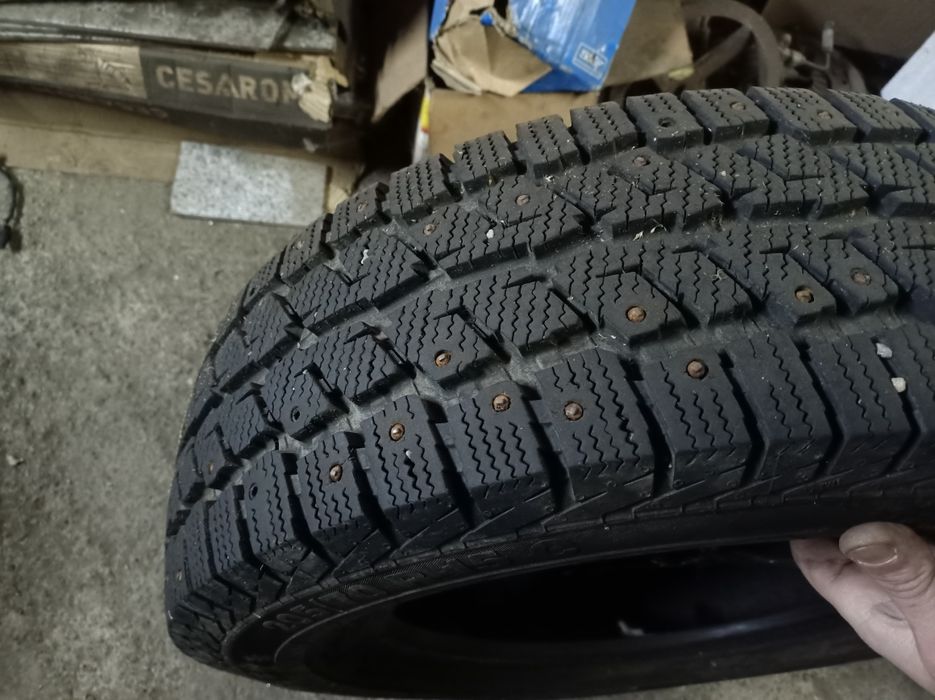 Set 2 Anvelope iarna 205/70r15C cu cuie tinte