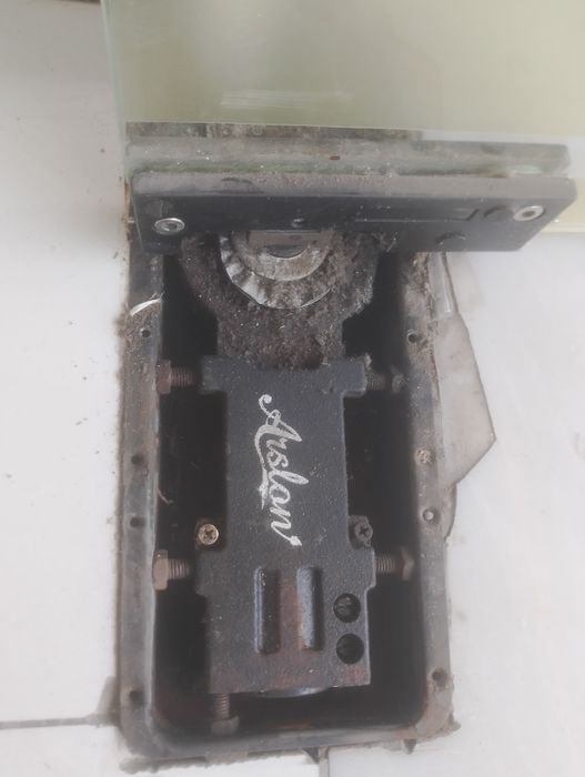 Стеклянные двери ремонт